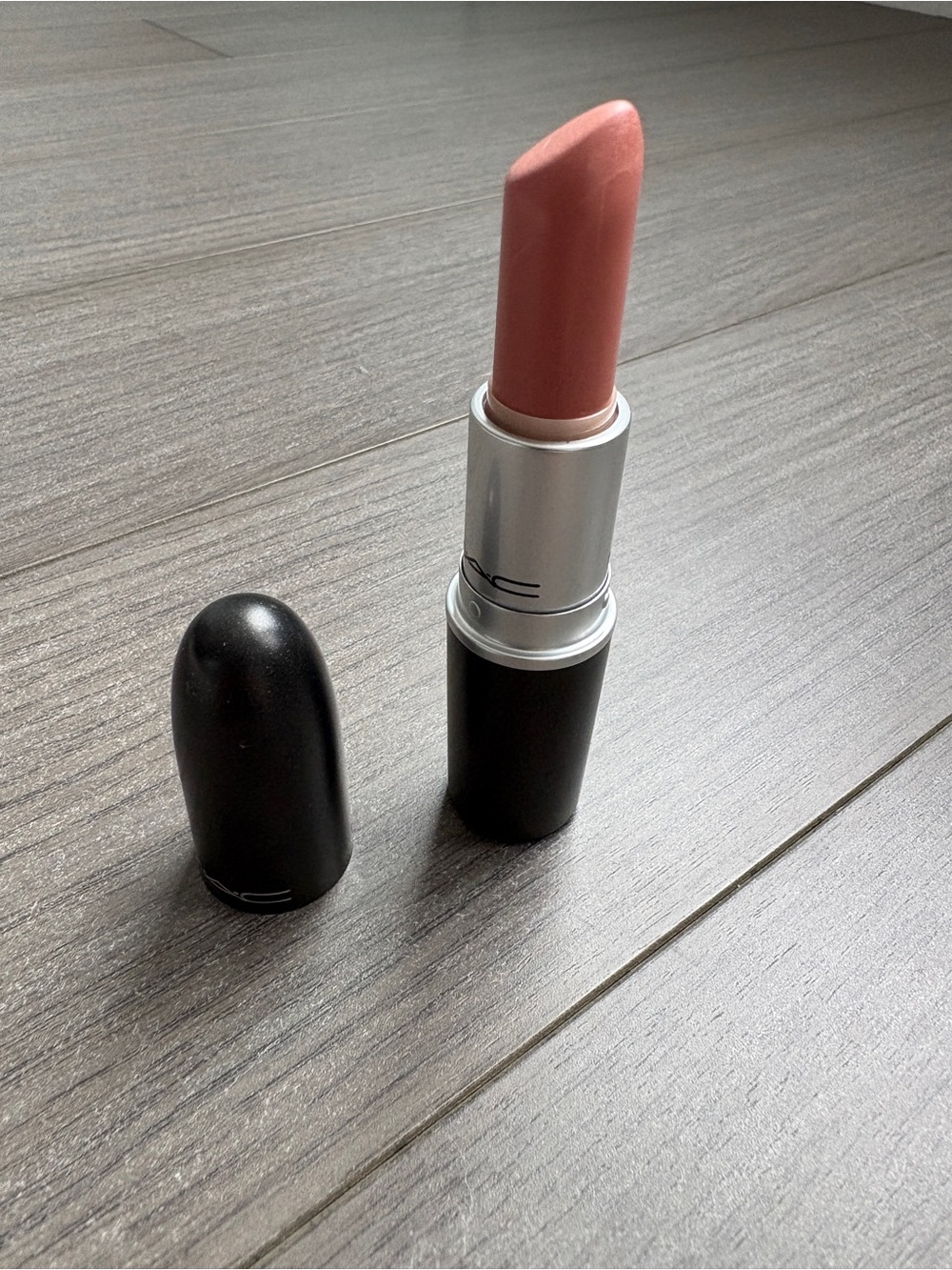 MAC Hue Lipstick (Glaze)
